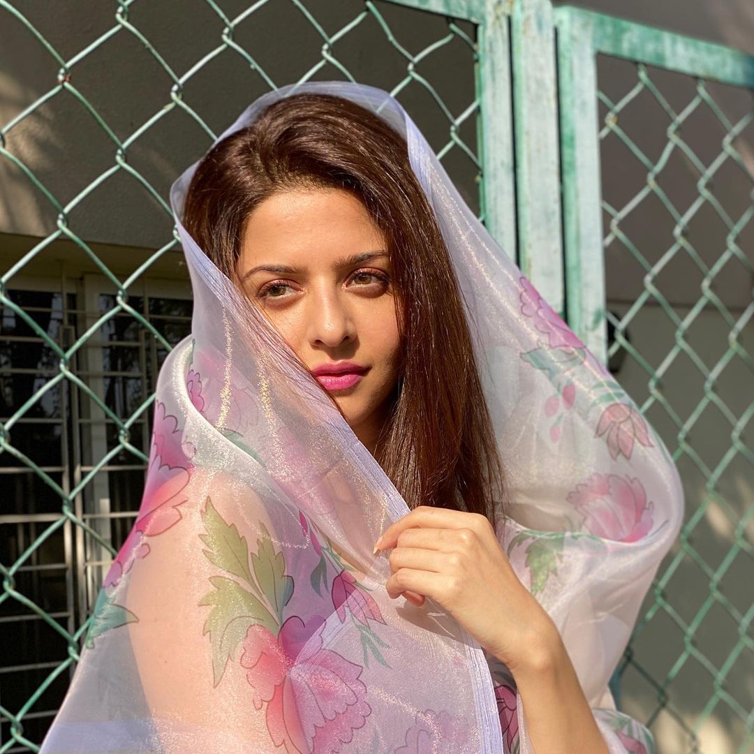 1710277204 217 Vedhika4U Фото4 Vedhika4U 4