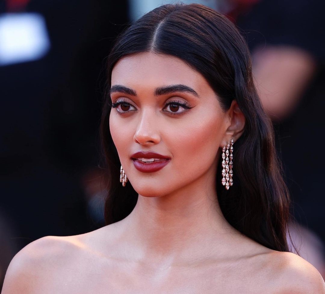 1710860766 505 Neelam Gill Фото10 Neelam Gill 10