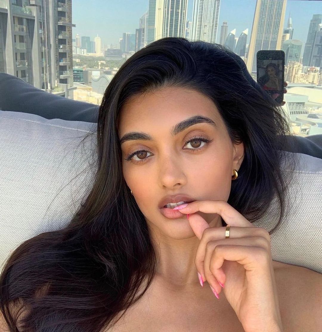 1710860766 823 Neelam Gill Фото7 Neelam Gill 7