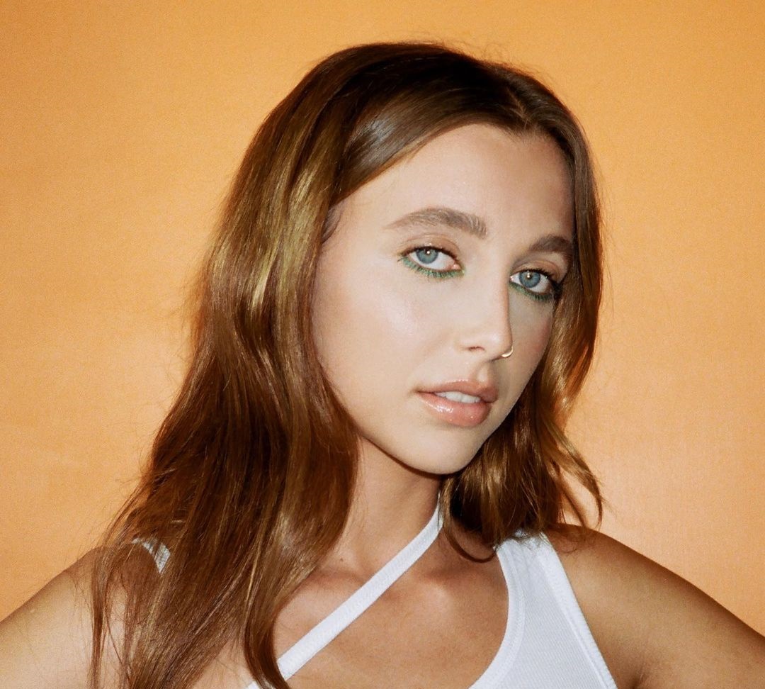 1711284844 694 Emma Chamberlain Фото15 Emma Chamberlain 15