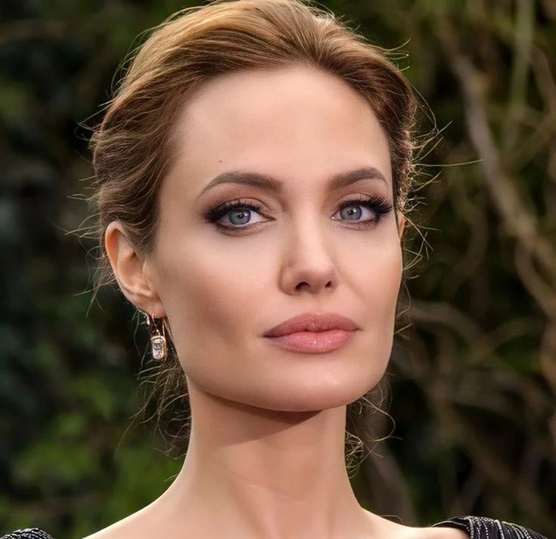 1711894684 745 Angelina Jolie Фото12 Angelina Jolie 12