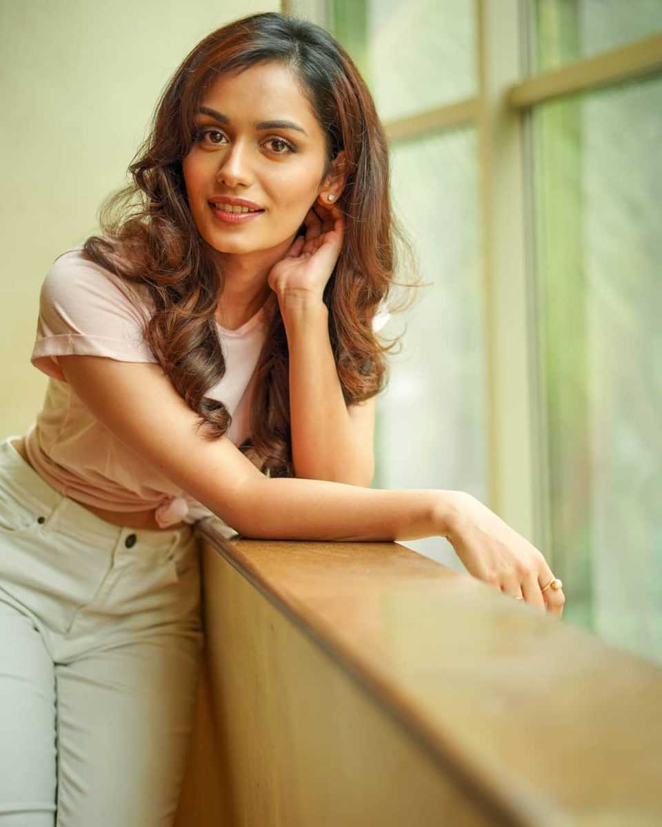 Manushi Chhillar Фото3 Manushi Chhillar 3