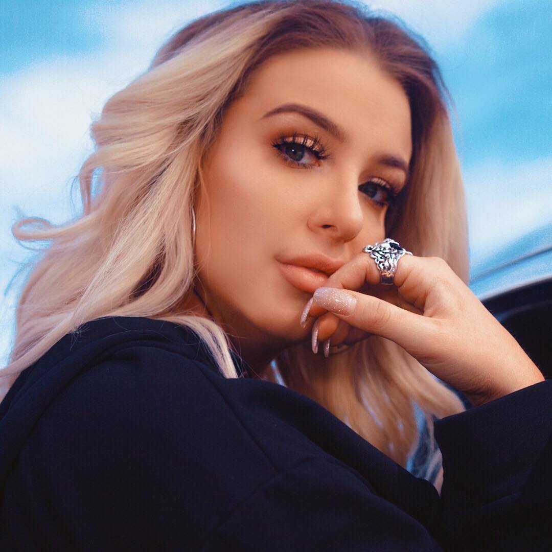 1712148123 647 Tana Mongeau Фото7 Tana Mongeau 7