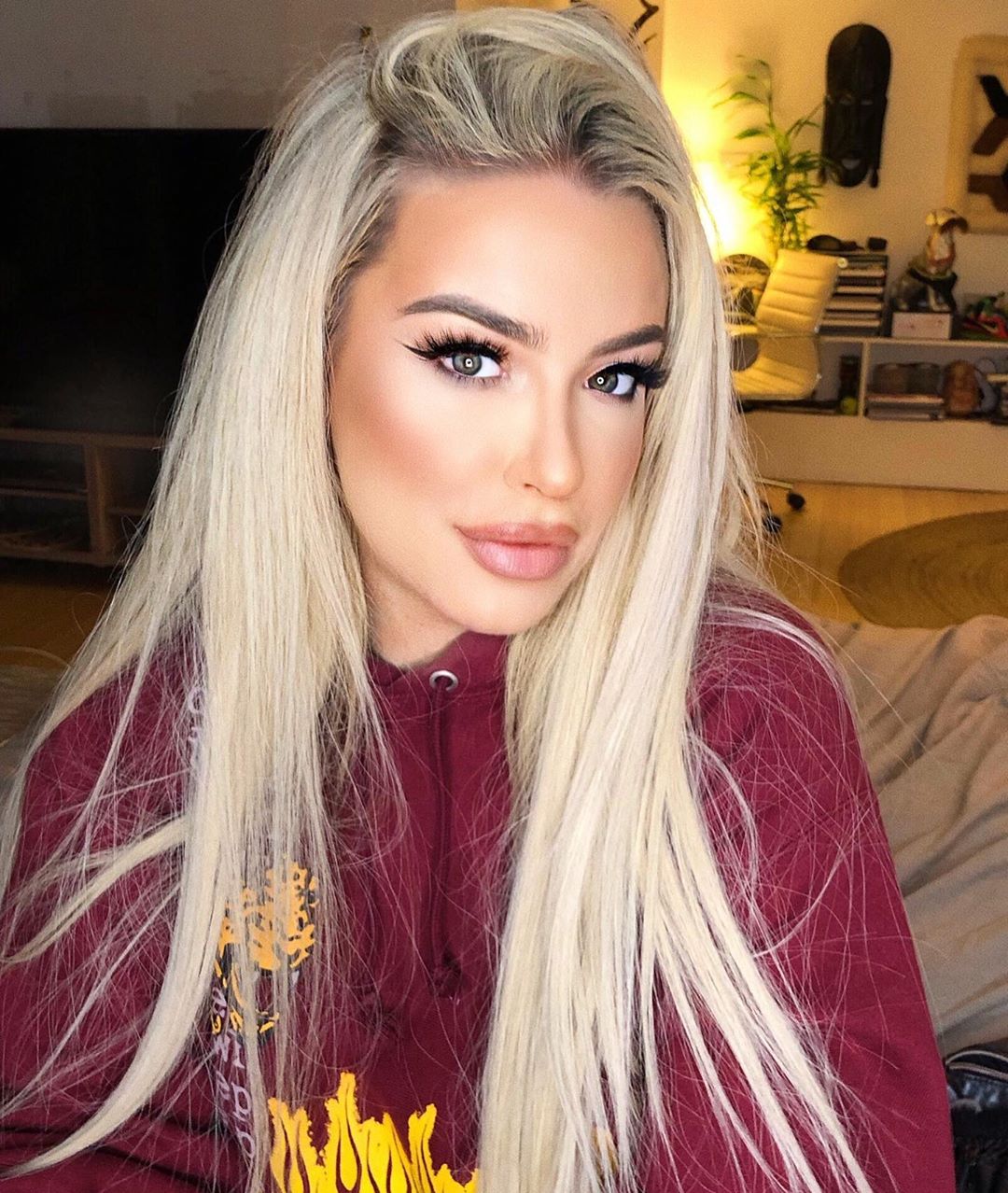 1712148123 824 Tana Mongeau Фото6 Tana Mongeau 6