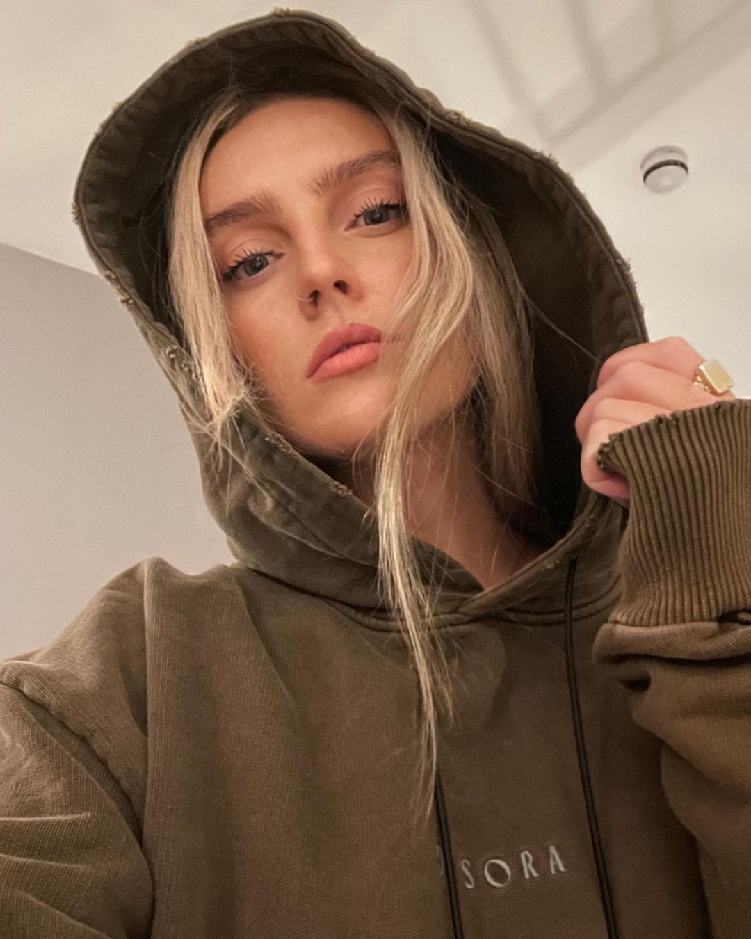 1712546282 482 Perrie Edwards Фото7 Perrie Edwards 7