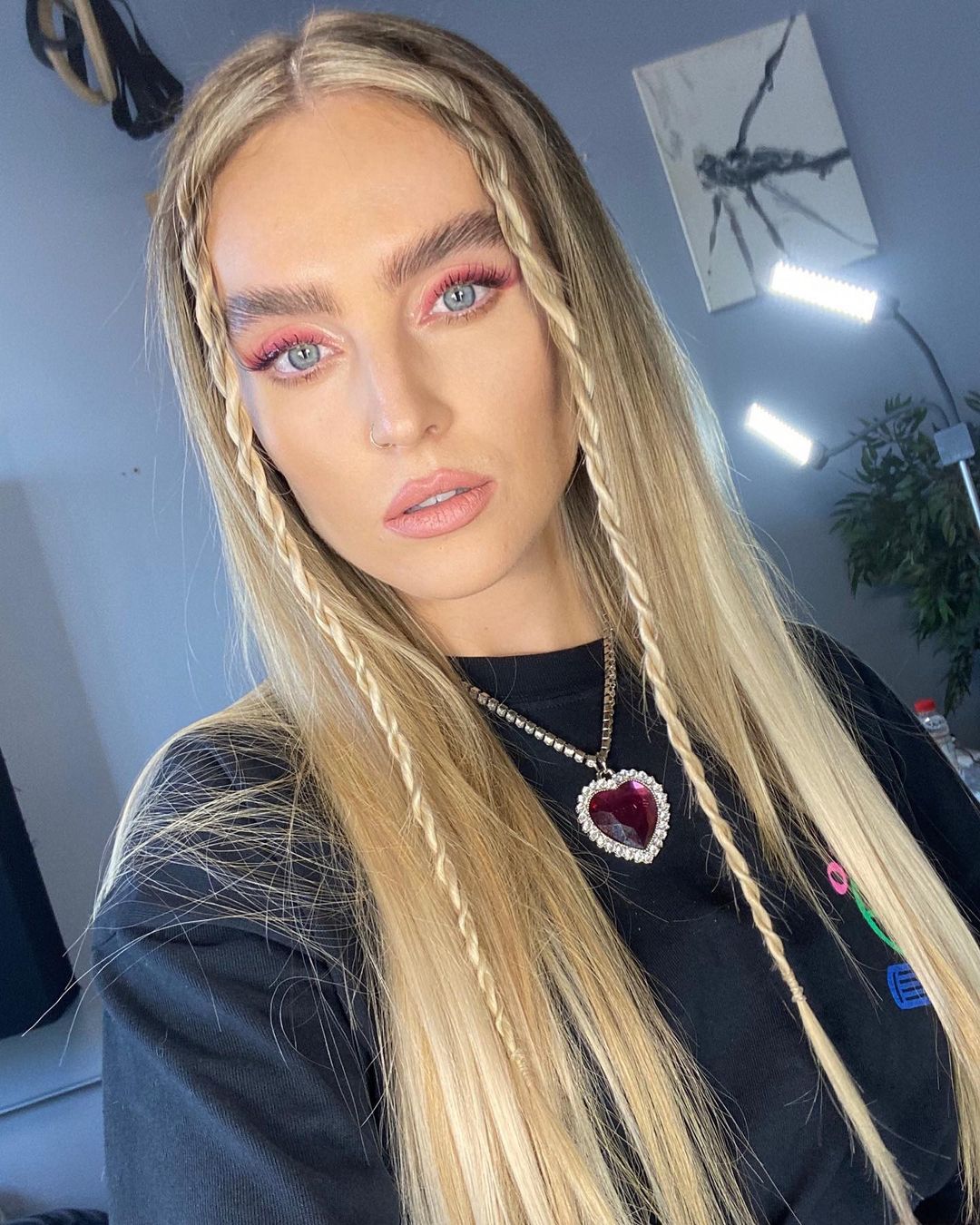 1712546282 853 Perrie Edwards Фото8 Perrie Edwards 8